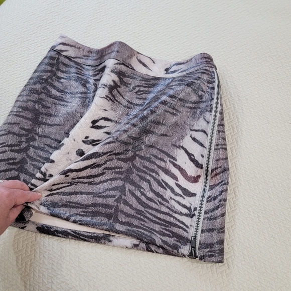 Cloud Ten Zebra Tiger Print Mini Skirt Size Small Side Zippers Animal Pattern - Picture 4 of 15